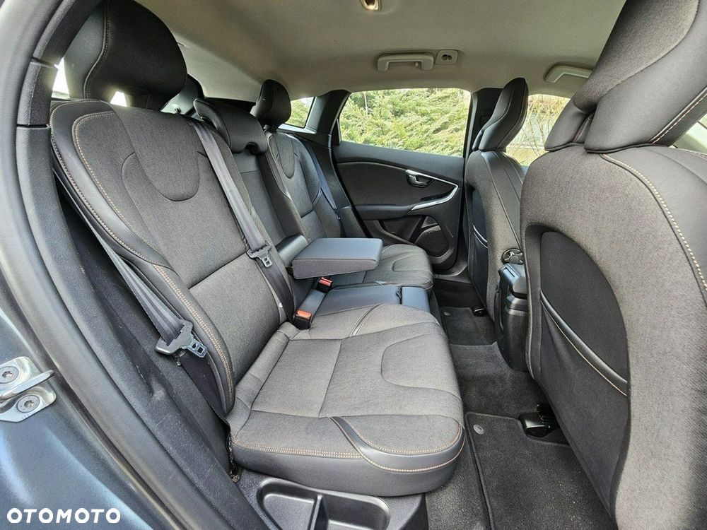 Volvo V40 Cross Country D2 Momentum - 19