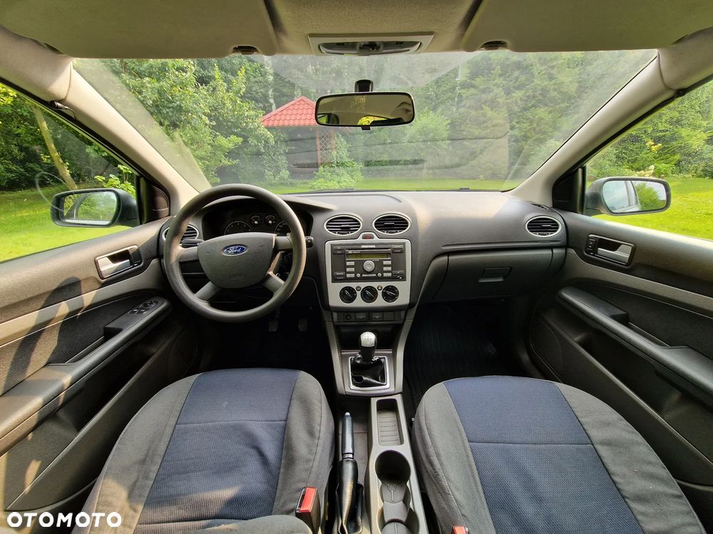 Ford Focus 1.6 Ambiente - 23