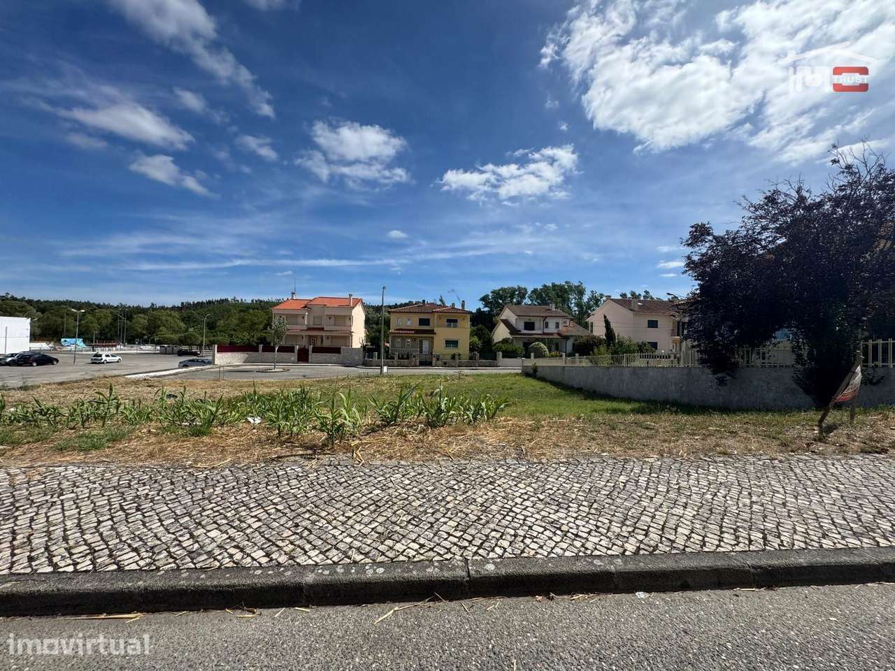 LOTE DE TERRENO PARA CONSTRUÇÃO URBANA DENTRO DA CIDADE DE OUREM - Grande imagem: 3/34