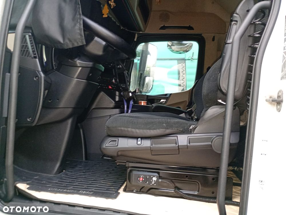 Mercedes-Benz Actros - 3