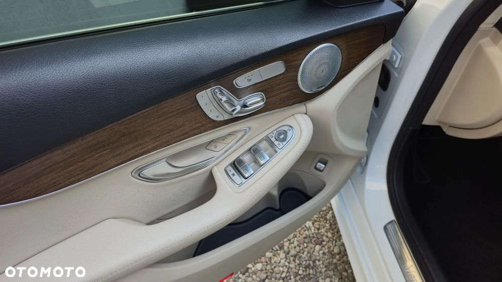 Mercedes-Benz Klasa C 300 4Matic 9G-TRONIC AMG Line - 7