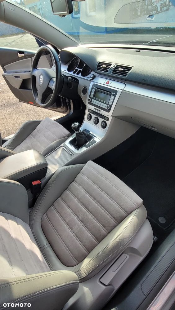 Volkswagen Passat - 16