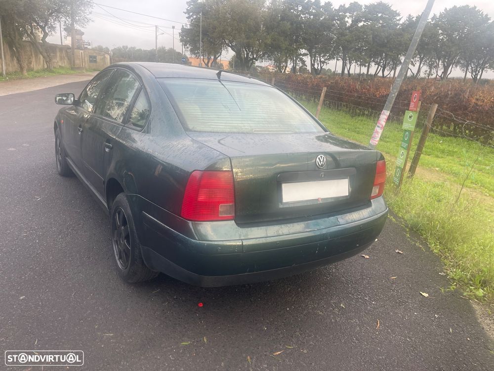 VW Passat 1.9 TDi Confortline - 4