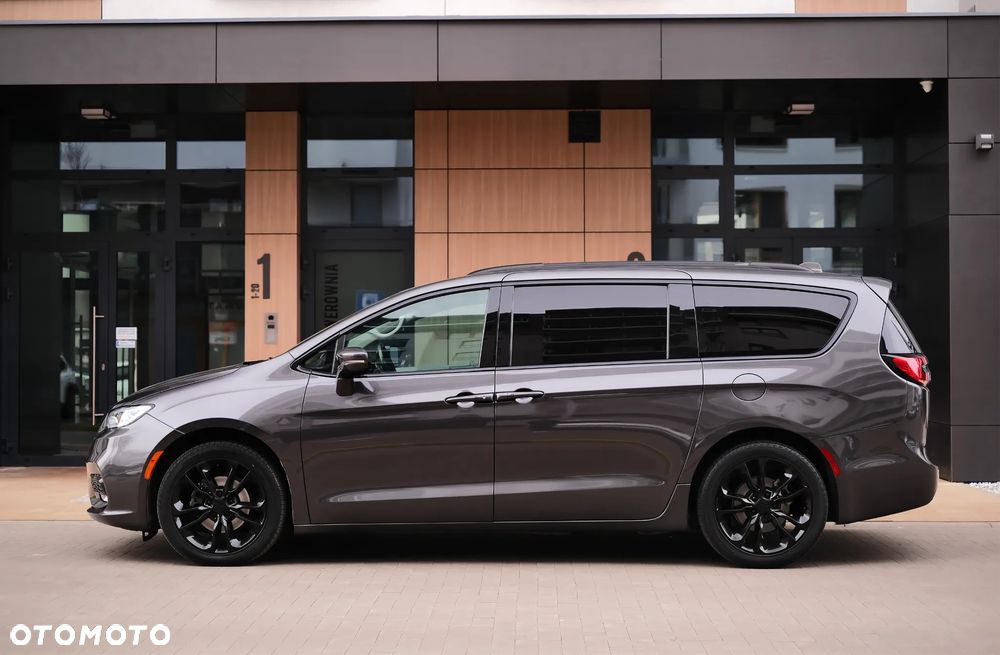 Chrysler Pacifica - 4