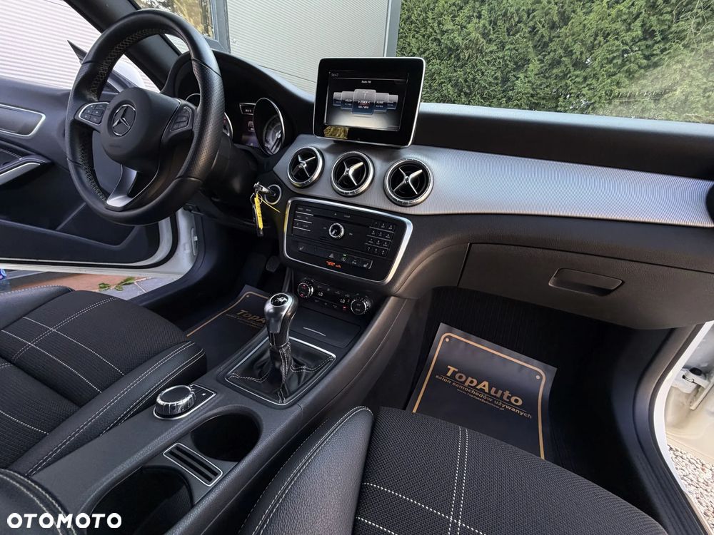 Mercedes-Benz CLA 200 - 16