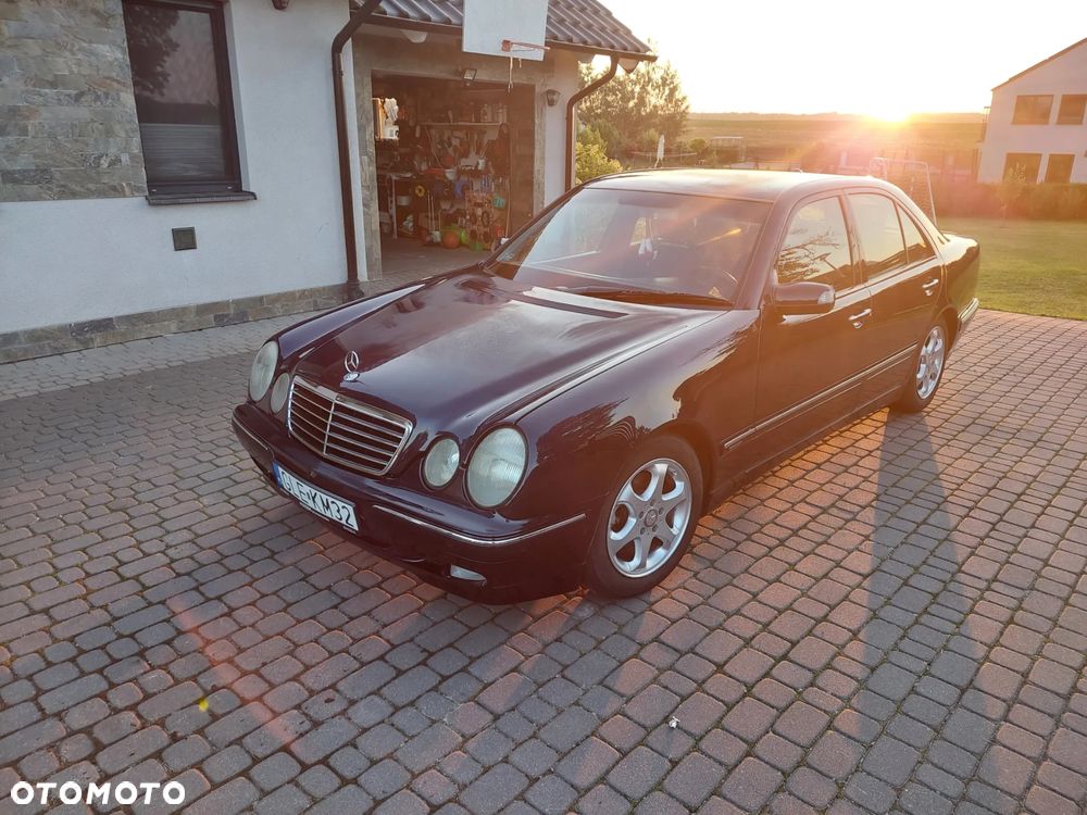Mercedes-Benz Klasa E - 33