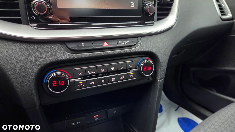 Kia Ceed - 31