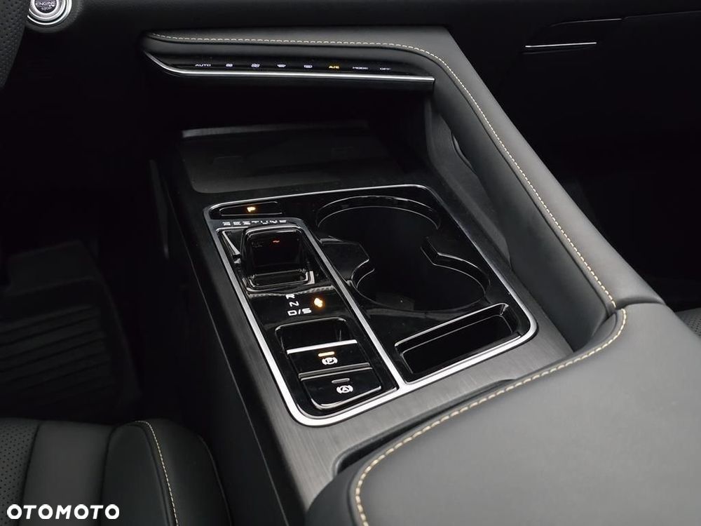Bestune B70 2.0T Elegance - 27