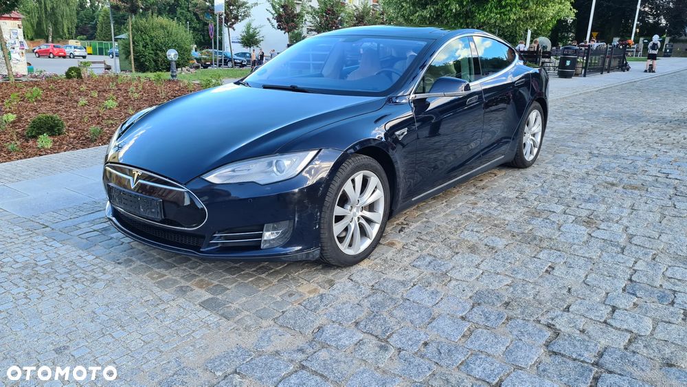Tesla Model S - 15