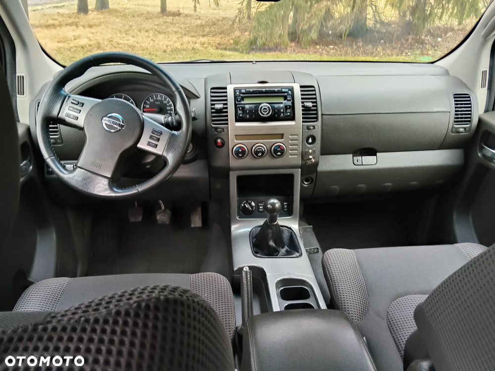 Nissan Pathfinder 2.5 D XE - 4