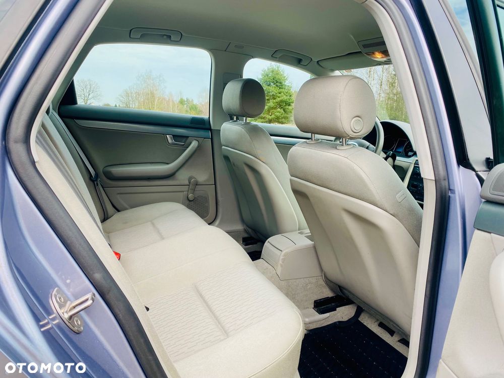 Audi A4 Limousine - 33