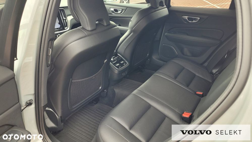 Volvo V60 Cross Country - 13