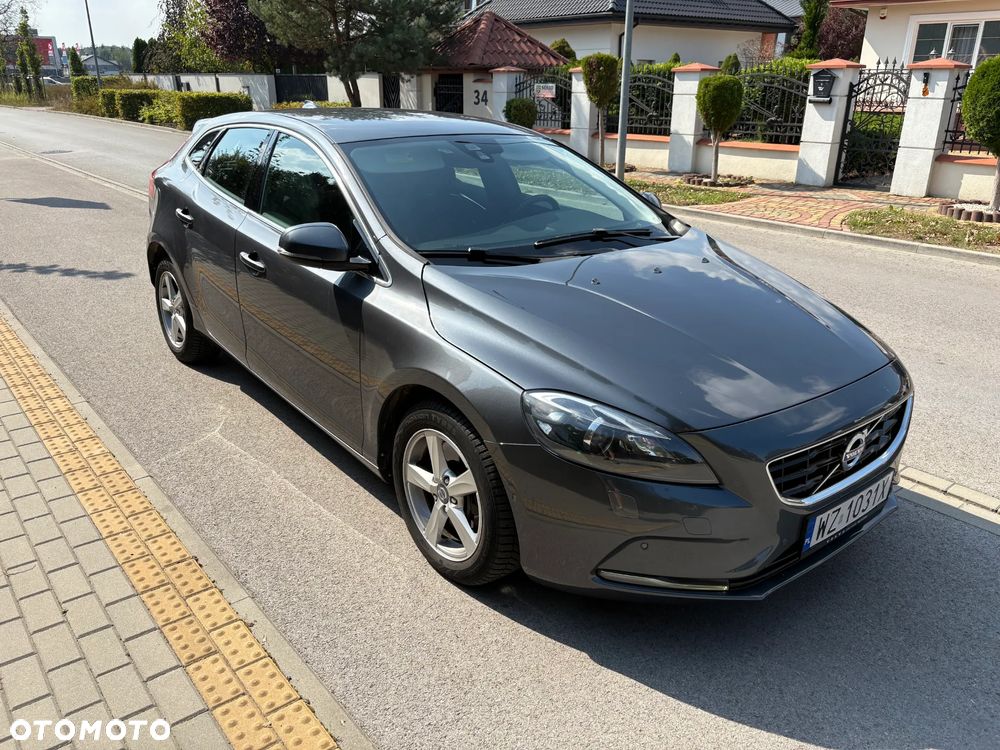 Volvo V40 D3 Momentum - 1