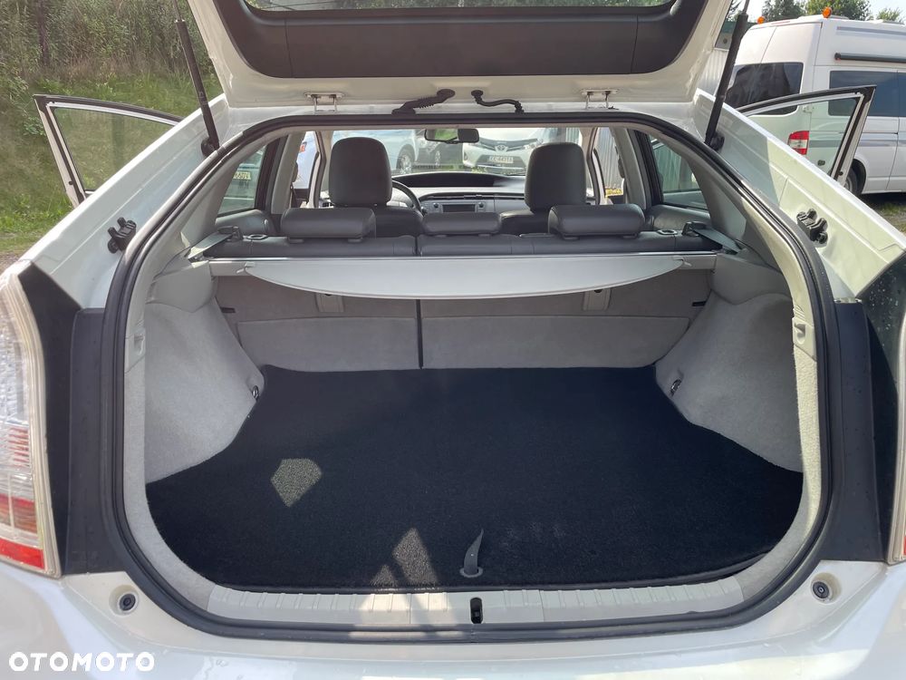Toyota Prius (Hybrid) Executive - 15