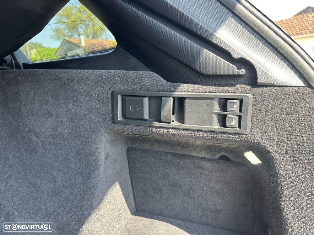 BMW 330 e Pack Desportivo M Pro Auto - 25