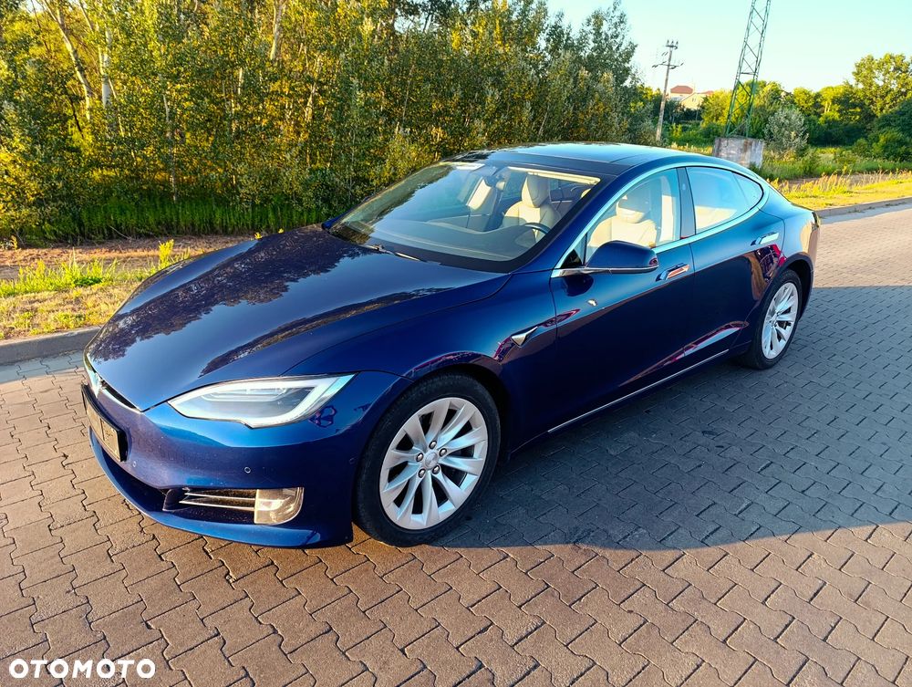 Tesla Model S - 16