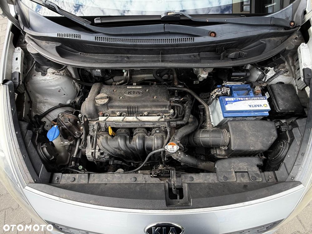Kia Rio 1.4 Dream Team Edition - 28