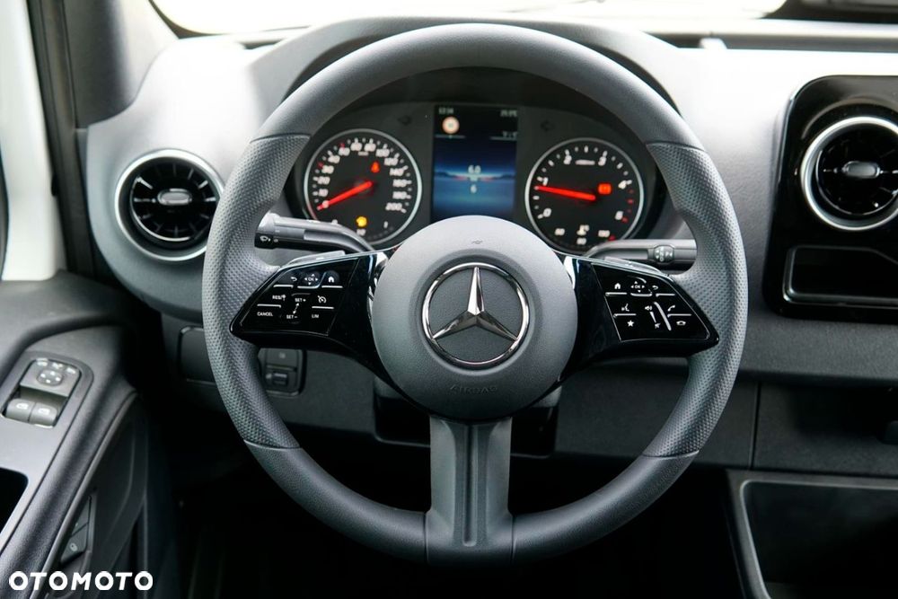 Mercedes-Benz Sprinter - 14