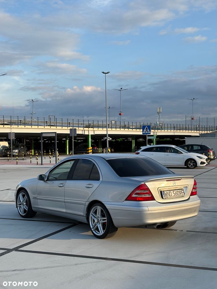 Mercedes-Benz Klasa C 180 T Kompressor Classic Sport Edition - 6