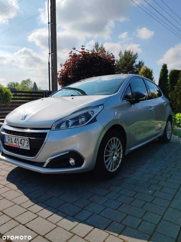 Peugeot 208 - 1
