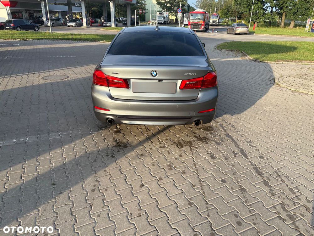 BMW Seria 5 530i GPF xDrive Sport Line sport - 8