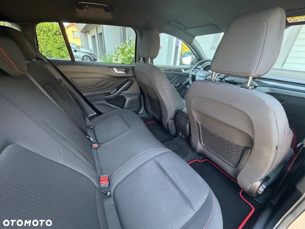 Ford Focus 1.5 EcoBoost ST-Line - 9