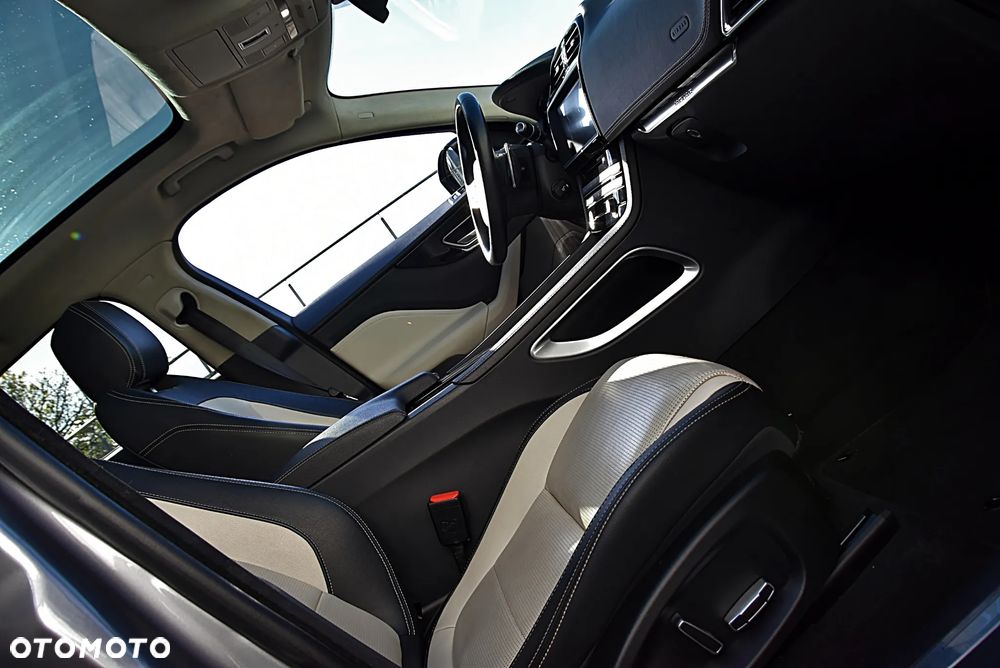 Jaguar F-Pace 2.0 i4P AWD R-Sport - 19