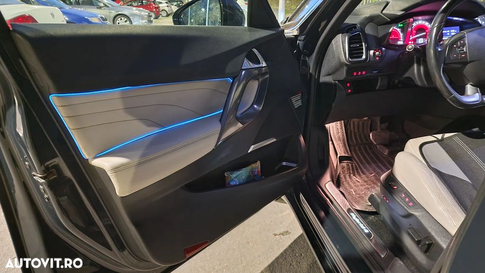 Citroën DS5 Hybrid4 EGS6 SportChic - 16