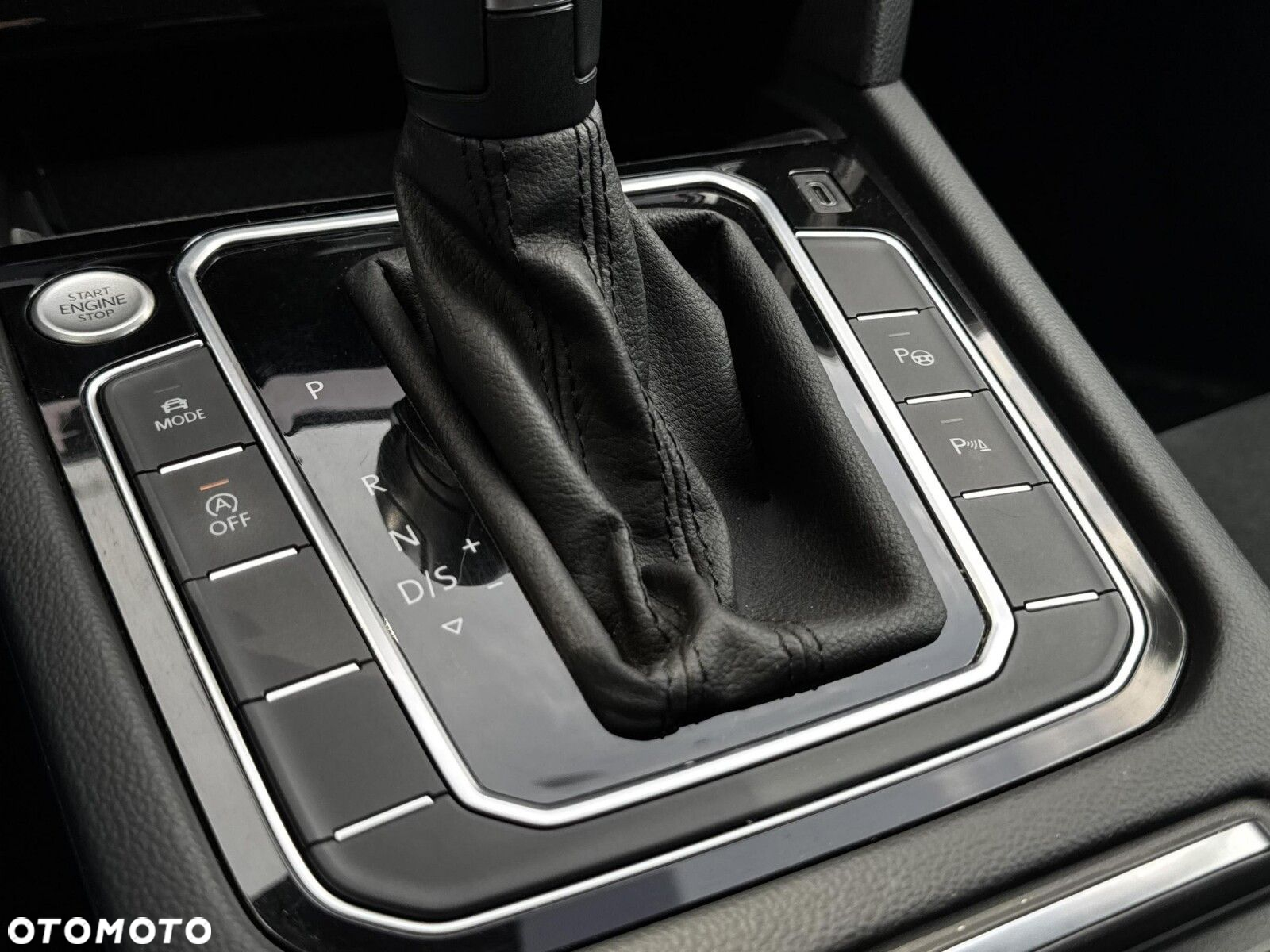 Volkswagen Passat 2.0 TDI Elegance DSG - 24