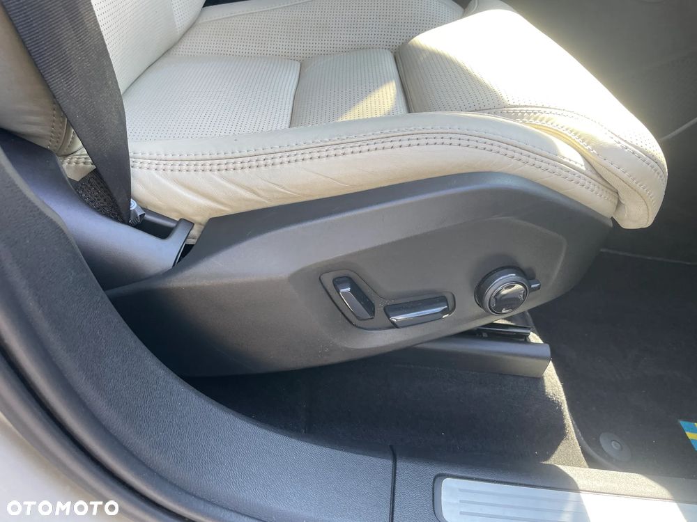 Volvo XC 60 D5 SCR AWD Momentum - 11
