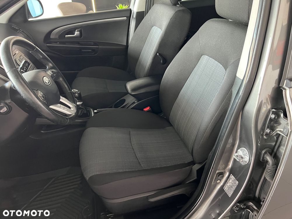 Kia Ceed - 11