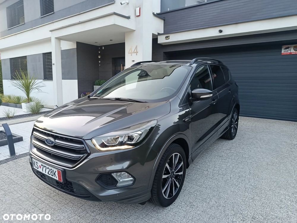 Ford Kuga 1.5 EcoBoost 2x4 ST-Line - 1