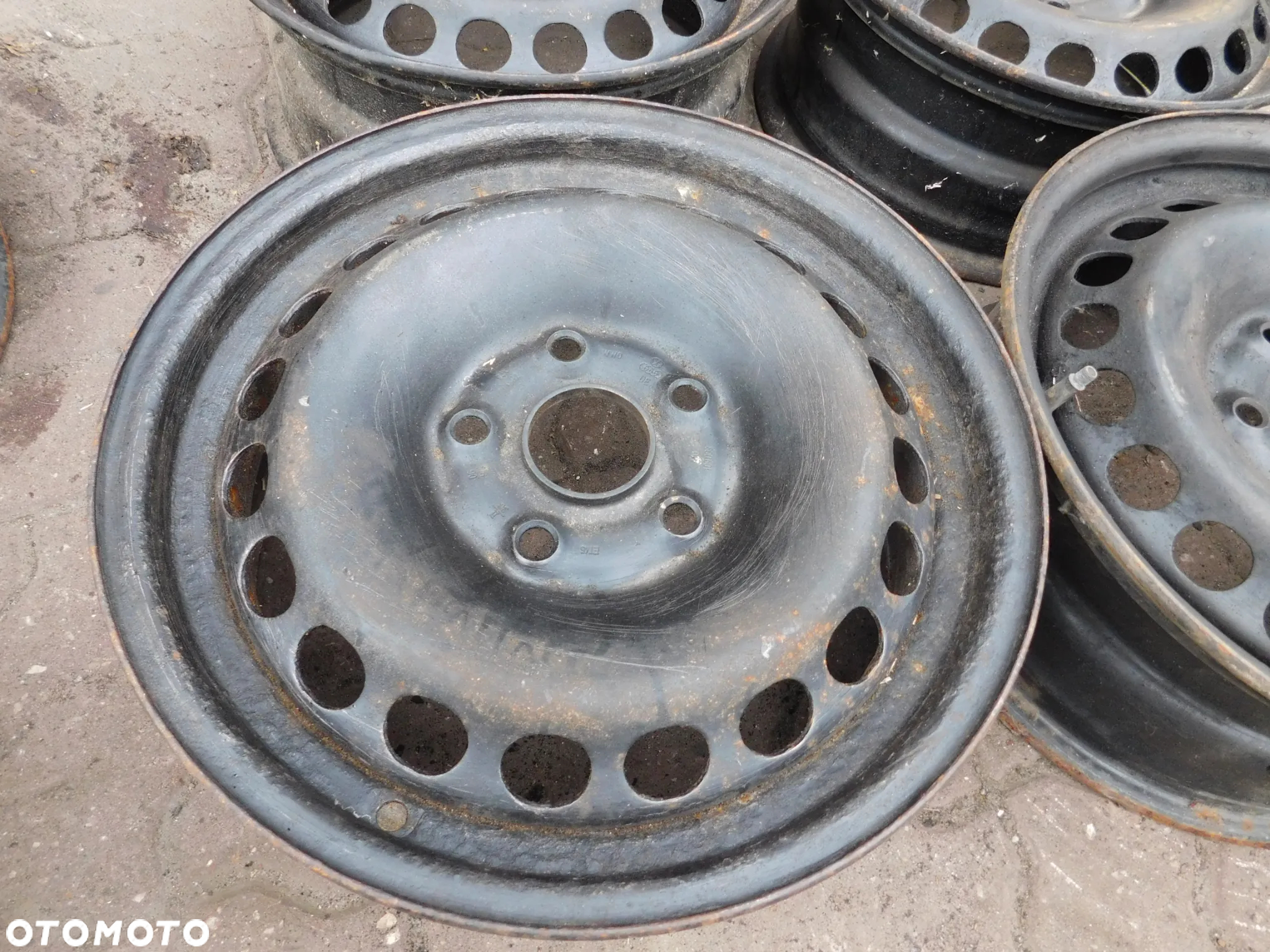felgi stalowe 4szt 15" ET45 PASSAT AUDI A4 B5 GOLF V CADDY A3 8P OCTAVIA II - 4