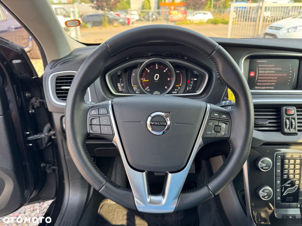 Volvo V40 D3 Drive-E Momentum - 27