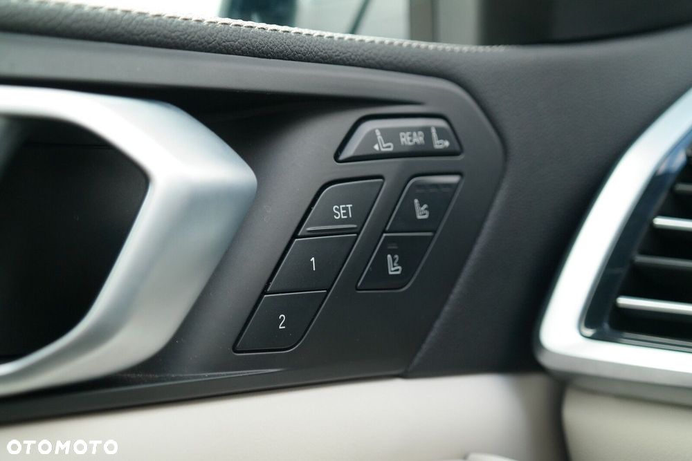 BMW X7 - 25