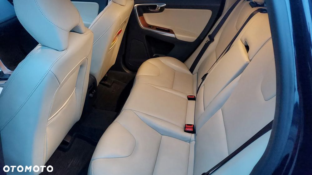 Volvo XC 60 T5 Momentum - 7
