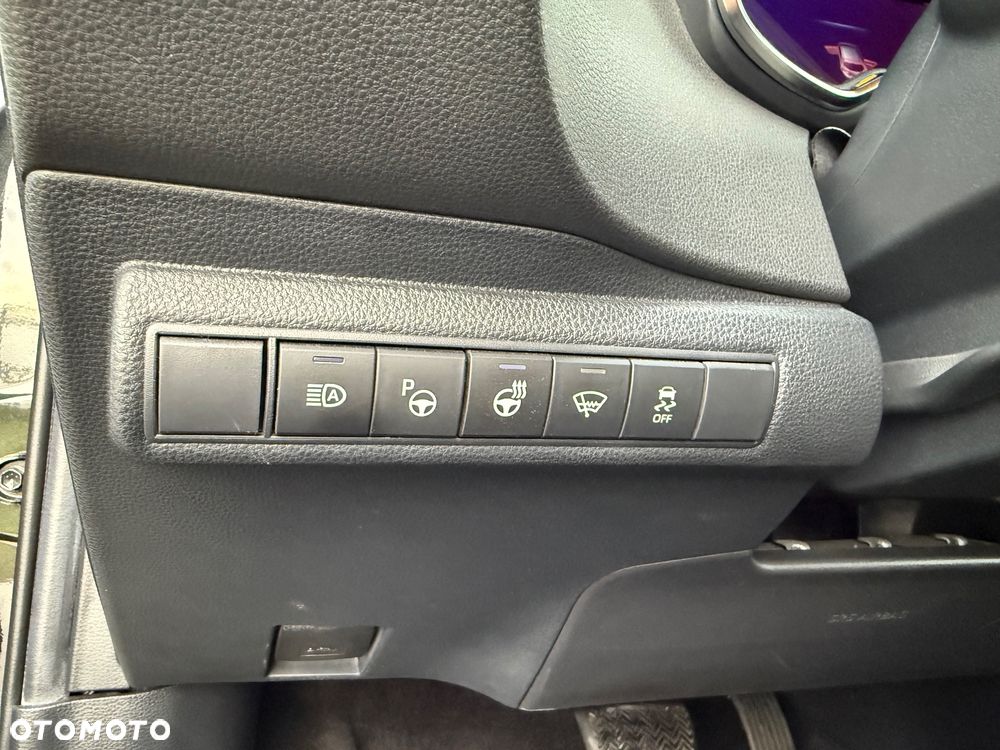 Toyota Corolla 2.0 Hybrid Executive - 19