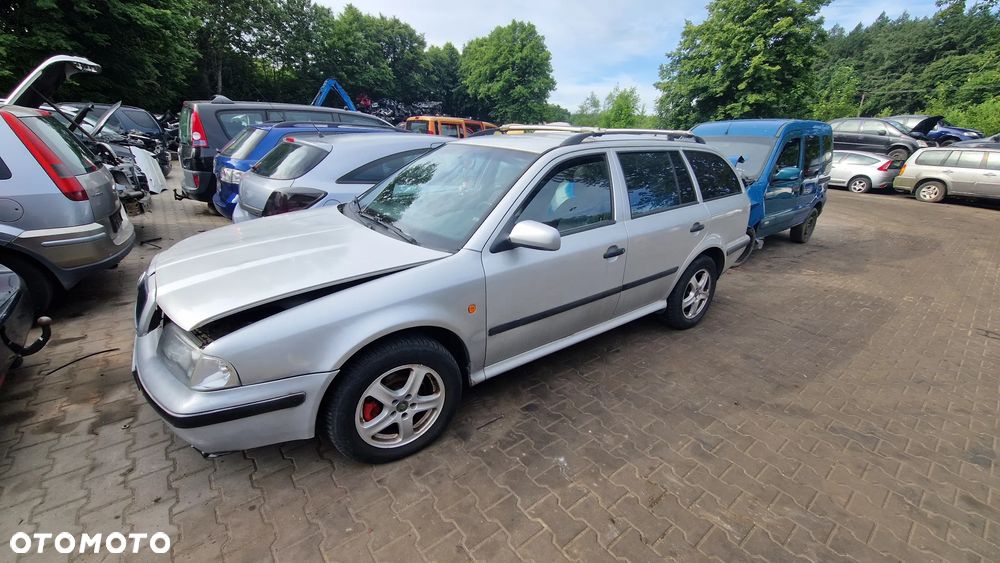 Skoda Octavia I na części - 2