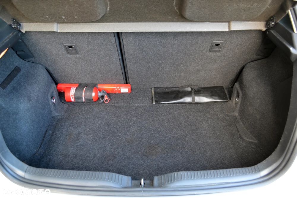 Toyota Auris 1.6 2010 - 19