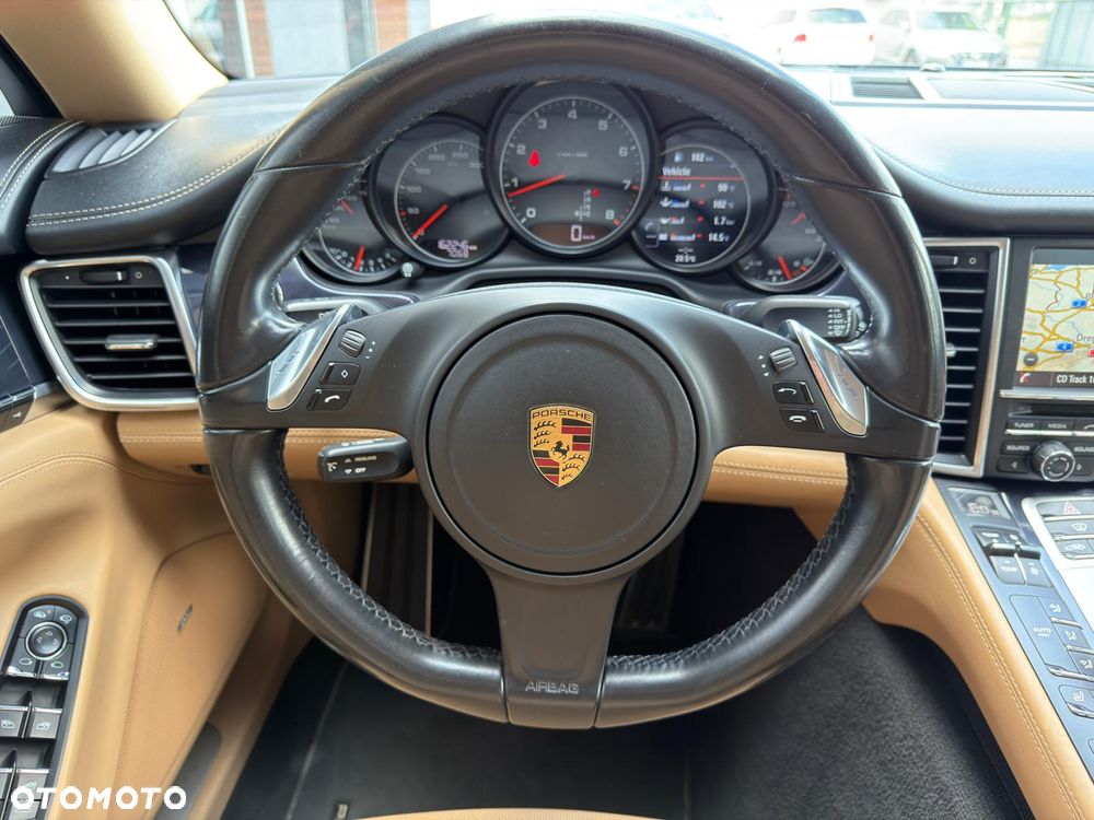Porsche Panamera 4 - 32