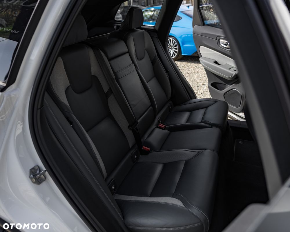 Volvo XC 60 B4 D Ultimate Dark - 27