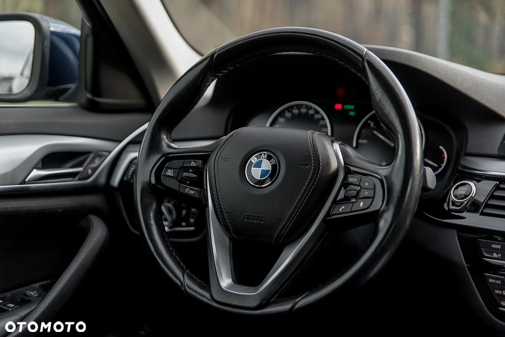 BMW Seria 5 525d - 27