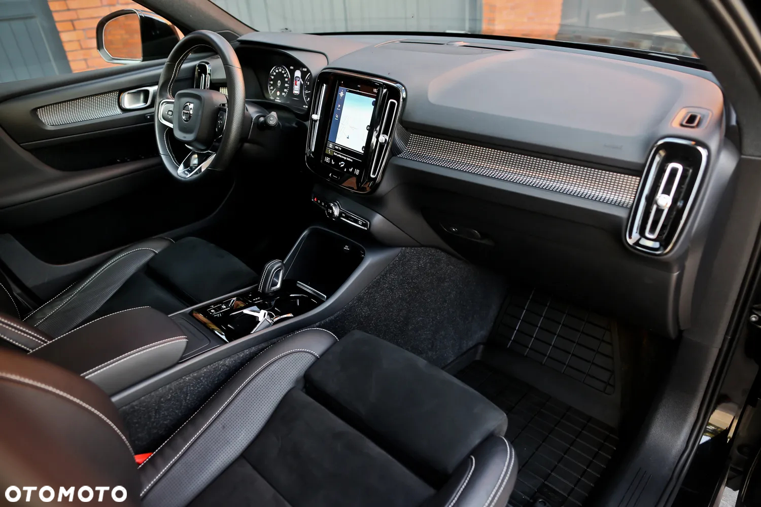 Volvo XC 40 T5 AWD R-Design - 26