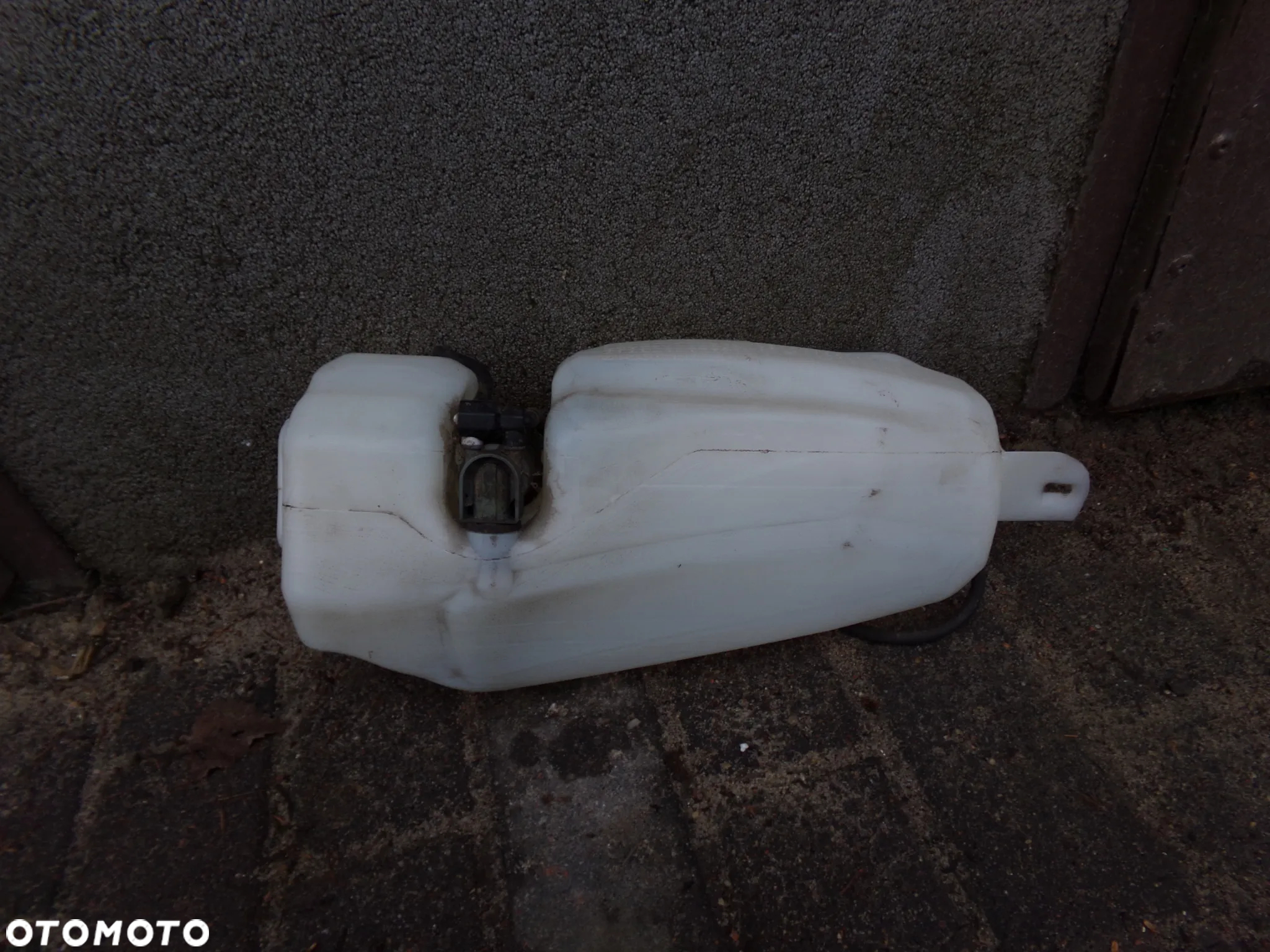 Zbiorniczek spryskiwaczy Dacia Sandero I  8200210002 - 2