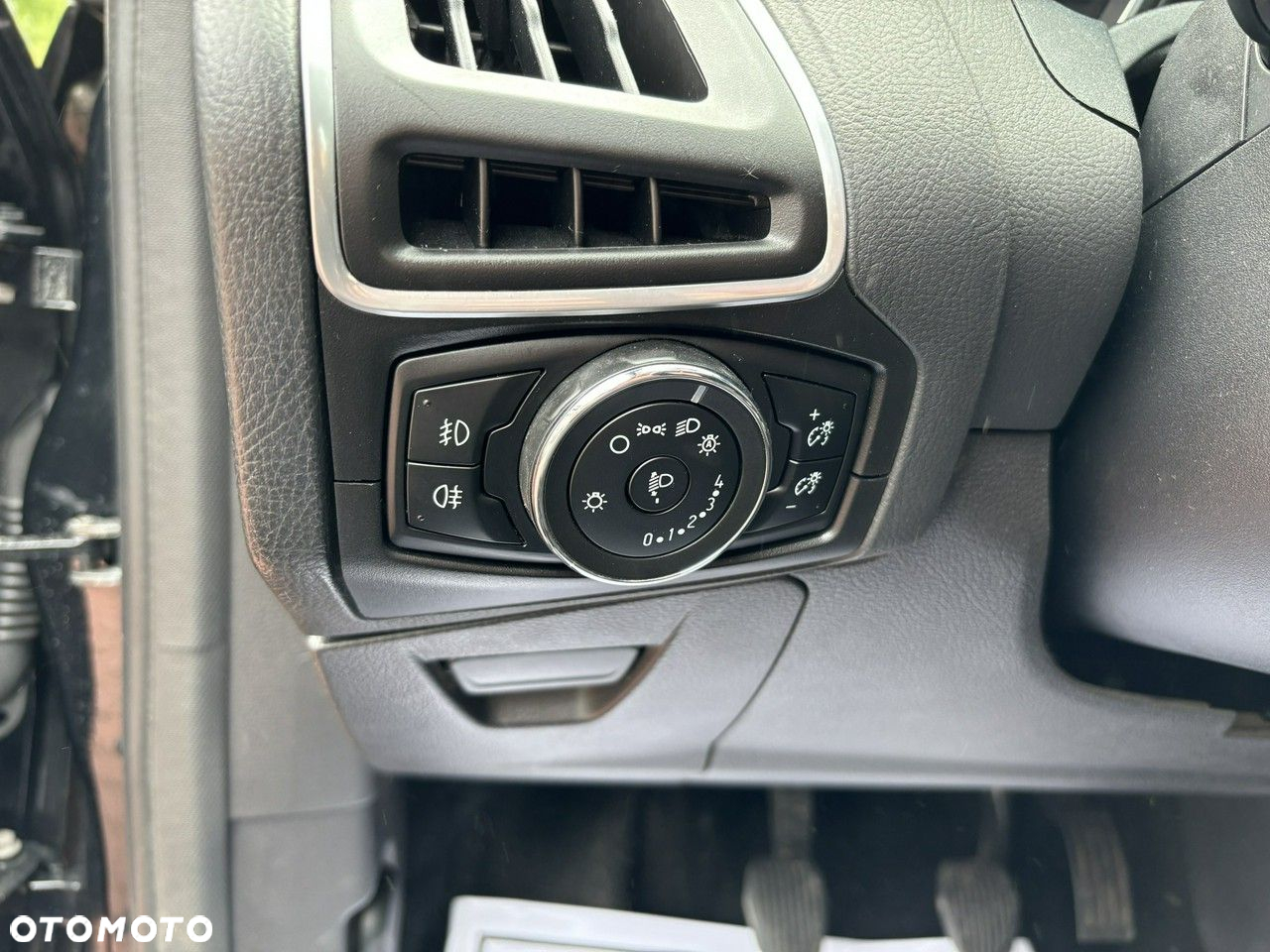 Ford Focus 1.6 Ambiente - 16