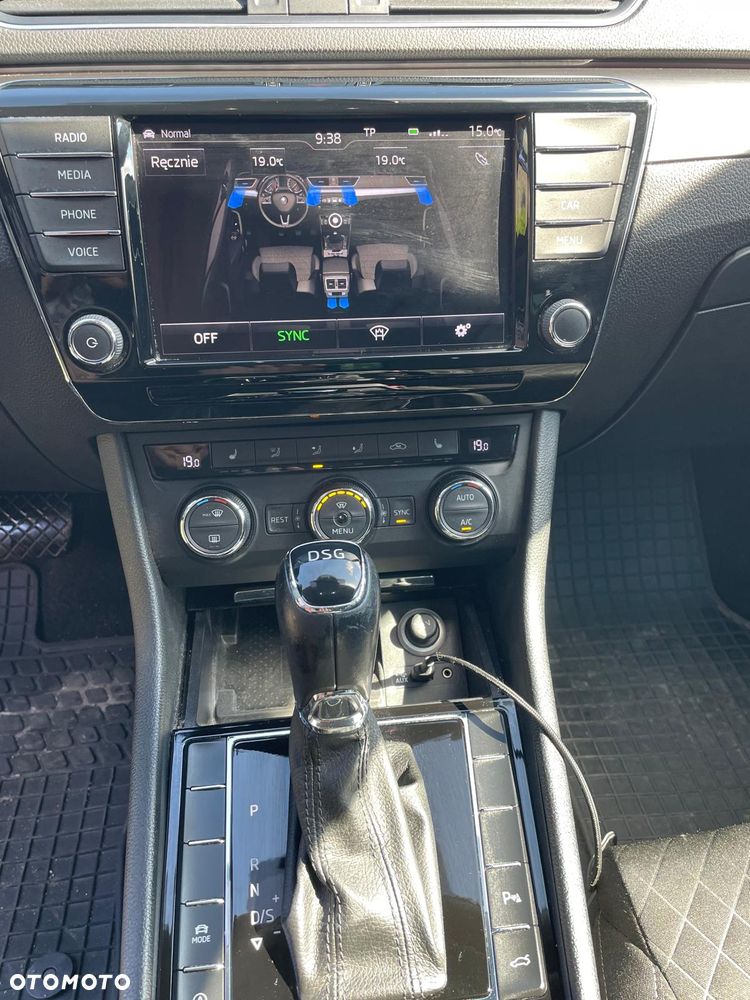 Skoda Superb 2.0 TDI DSG Style - 17