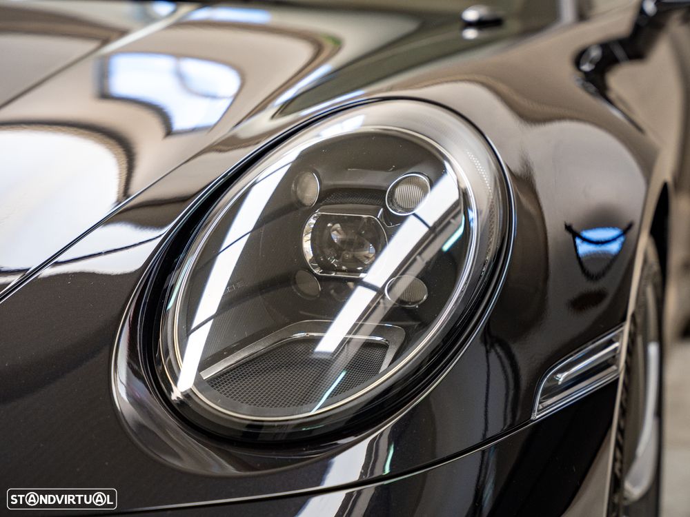 Porsche 911 (992) - 12