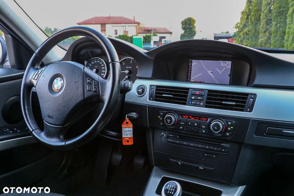 BMW Seria 3 318d - 37