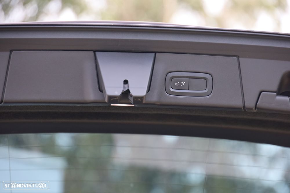 Volvo V90 Cross Country 2.0 D4 Pro AWD Geartronic - 4