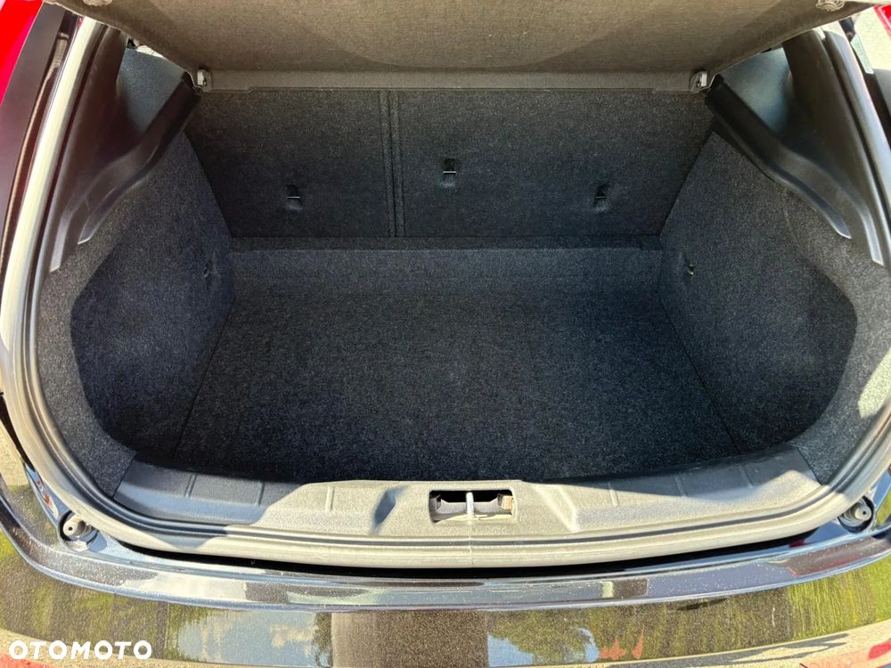 Volvo V40 D2 Drive-E R-Design Momentum - 19